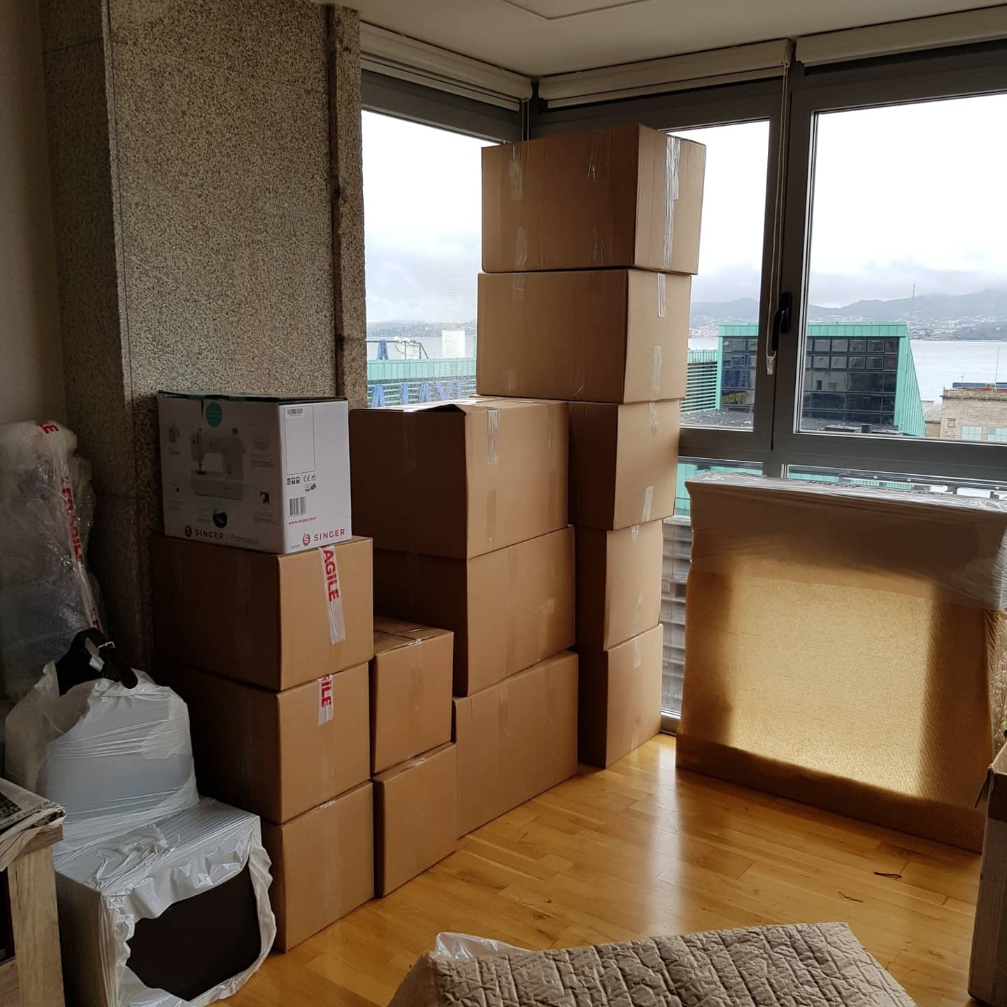 Cajas organizadas en mudanza